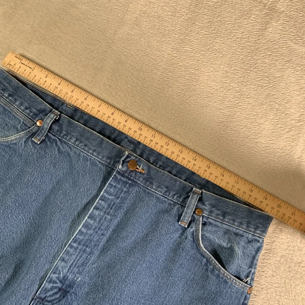 Vintage Wrangler 13MWZ Jeans Mens 42x32(40x28) Medium Wash Straight Made USA 90s